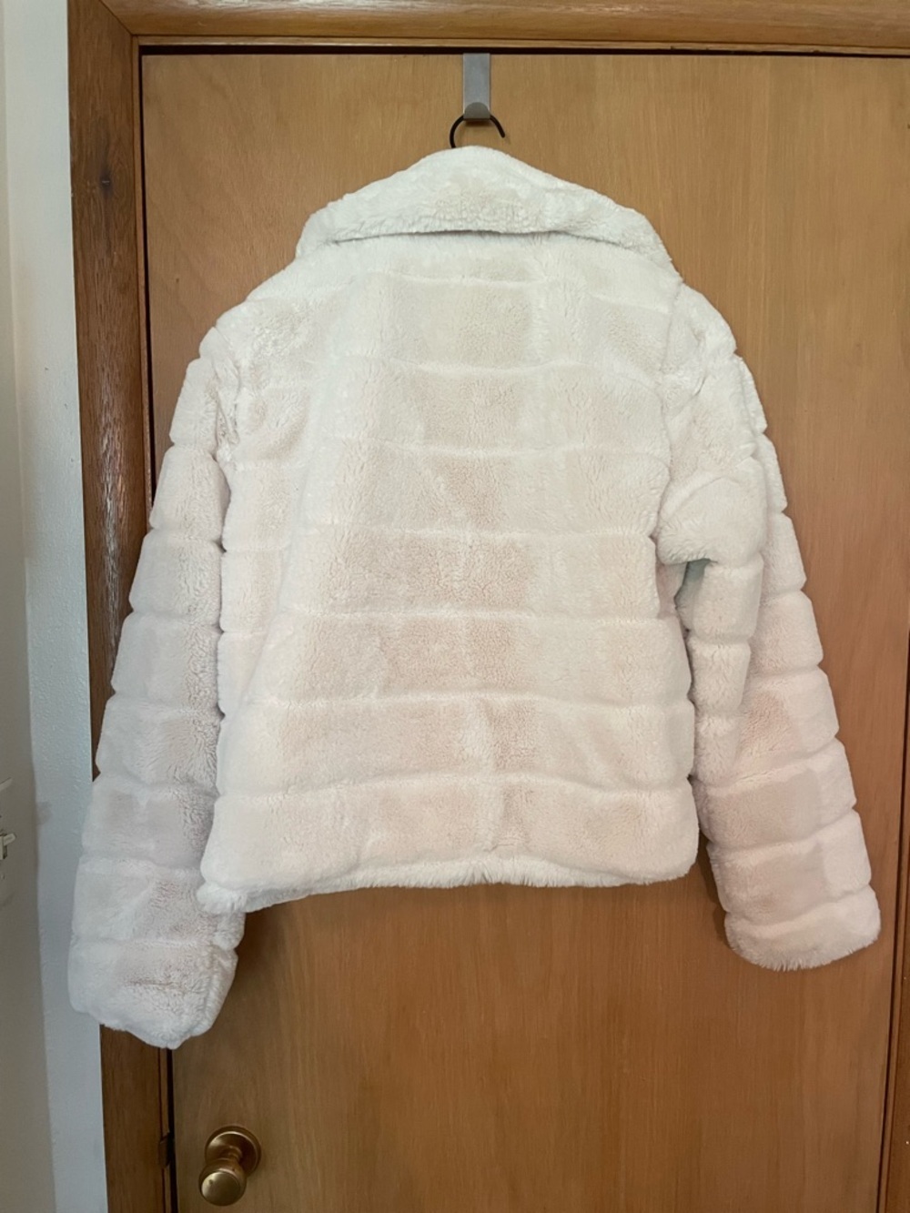 Blank NYC White Ribbed Faux Fur Jacket Size L - Picture 8 of 8